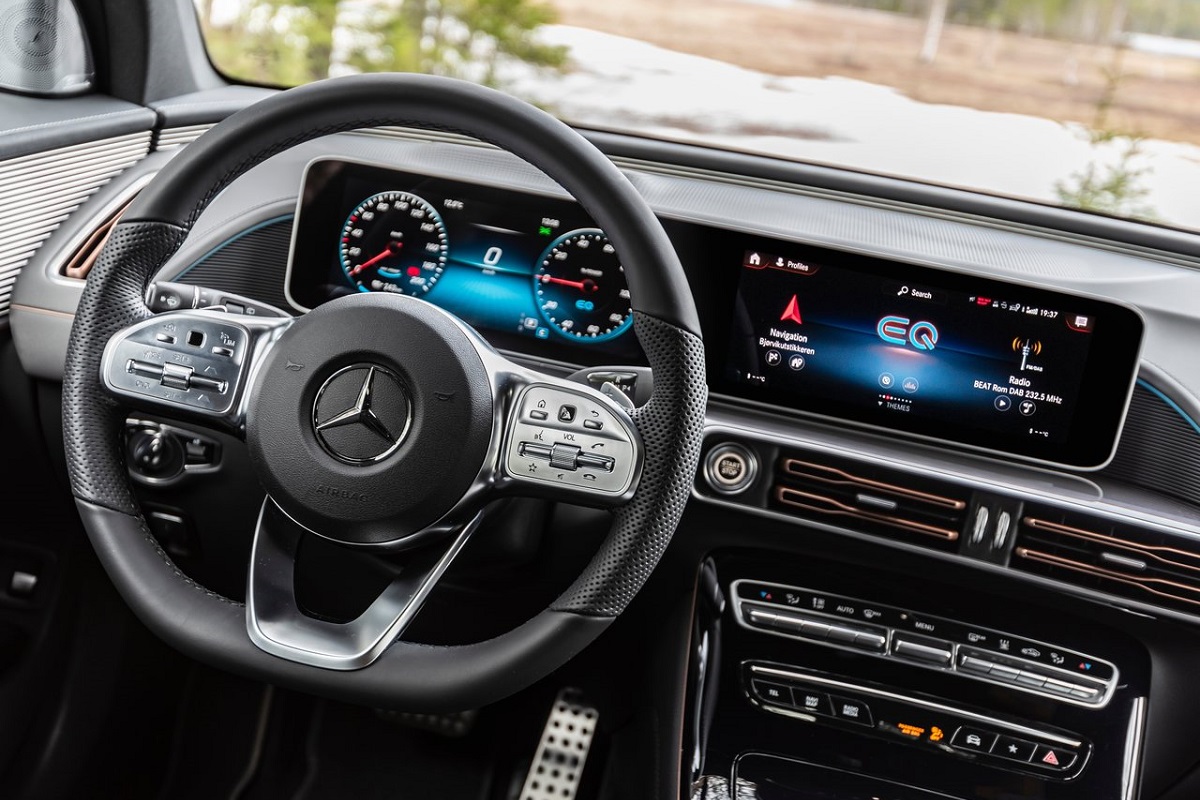 Mercedes-Benz-EQC-2020-2.jpg