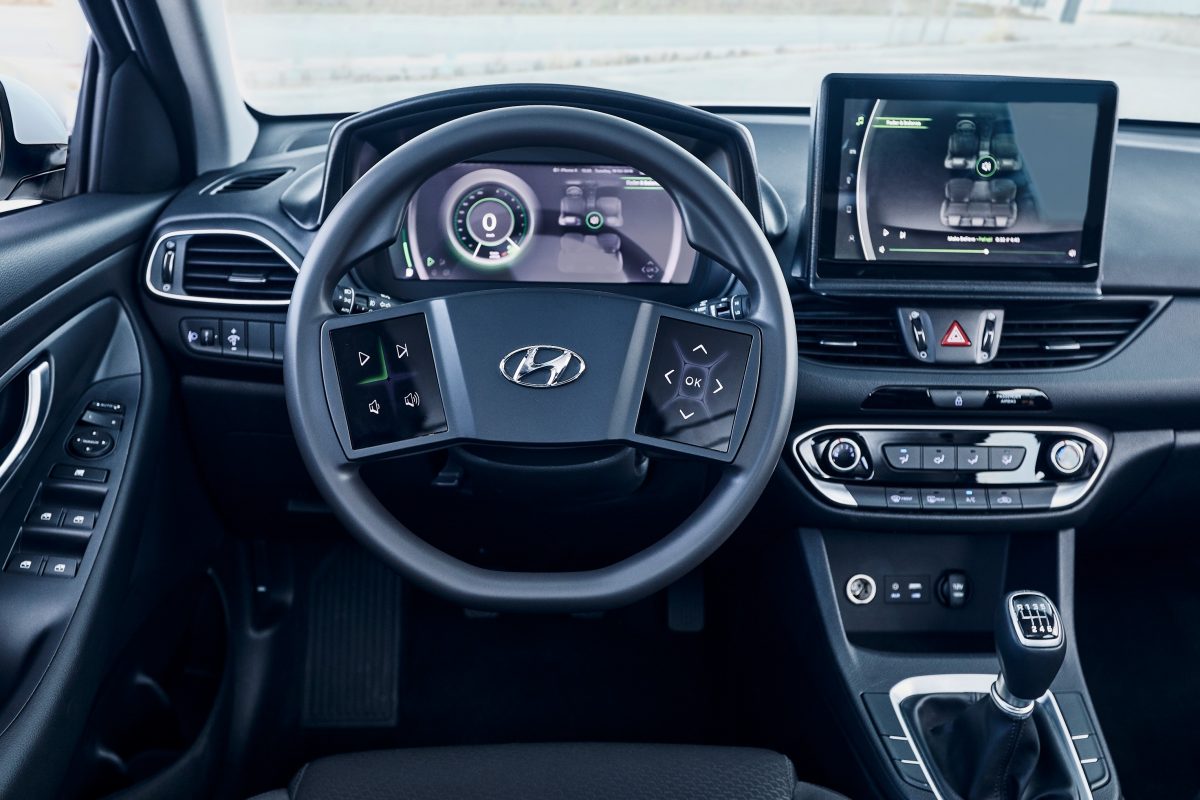 Hyundai-i30-New-Steering-Wheel_4-1200x800.jpg