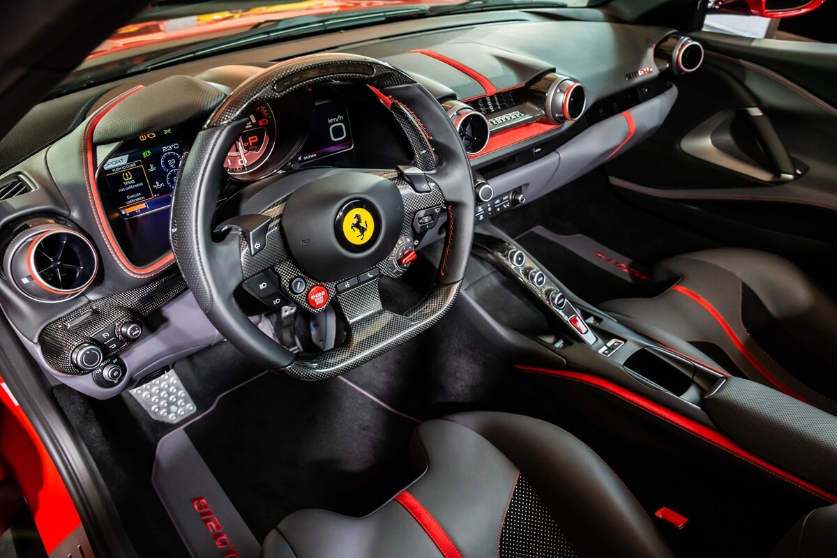 Ferrari_4.jpg