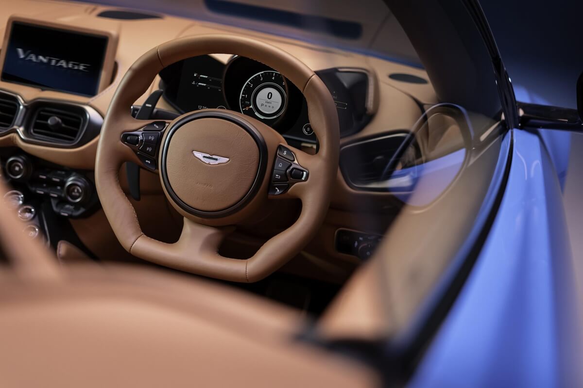 Aston-Martin-Vantage-Roadster_010.jpg