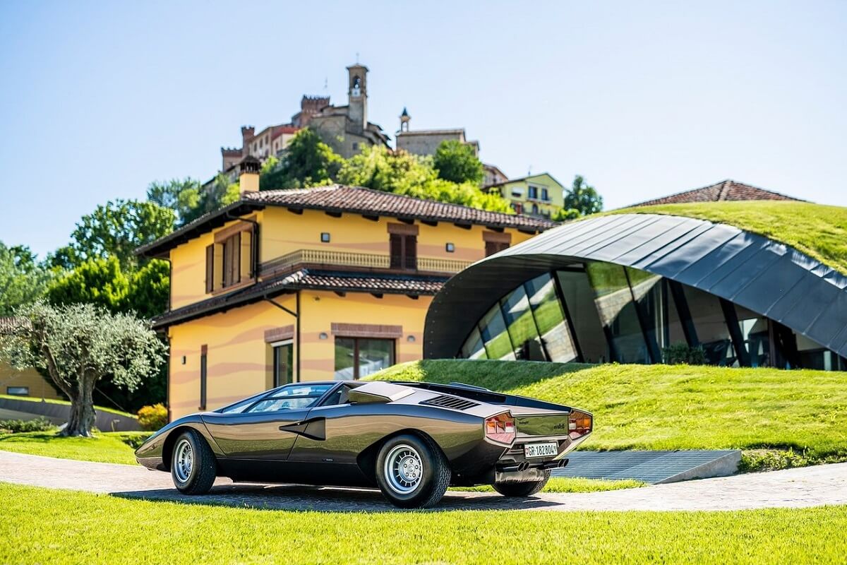 Lamborghini-Countach_LP_400-1973-1.jpg