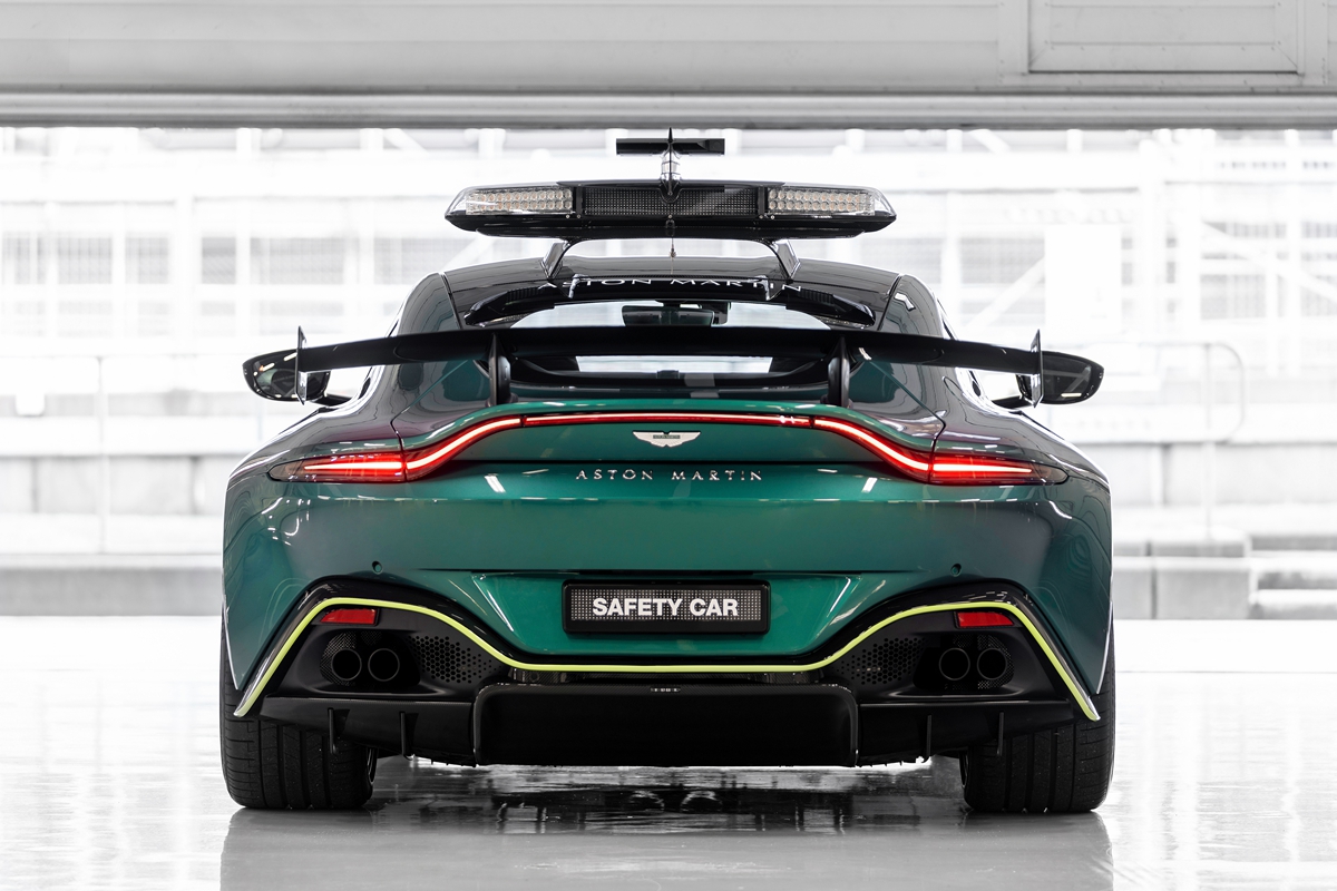 Aston Martin VantageOfficial Safety Car of Formula One07.jpg