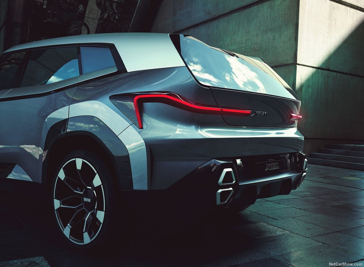 BMW-XM_Concept-2021-1.jpg