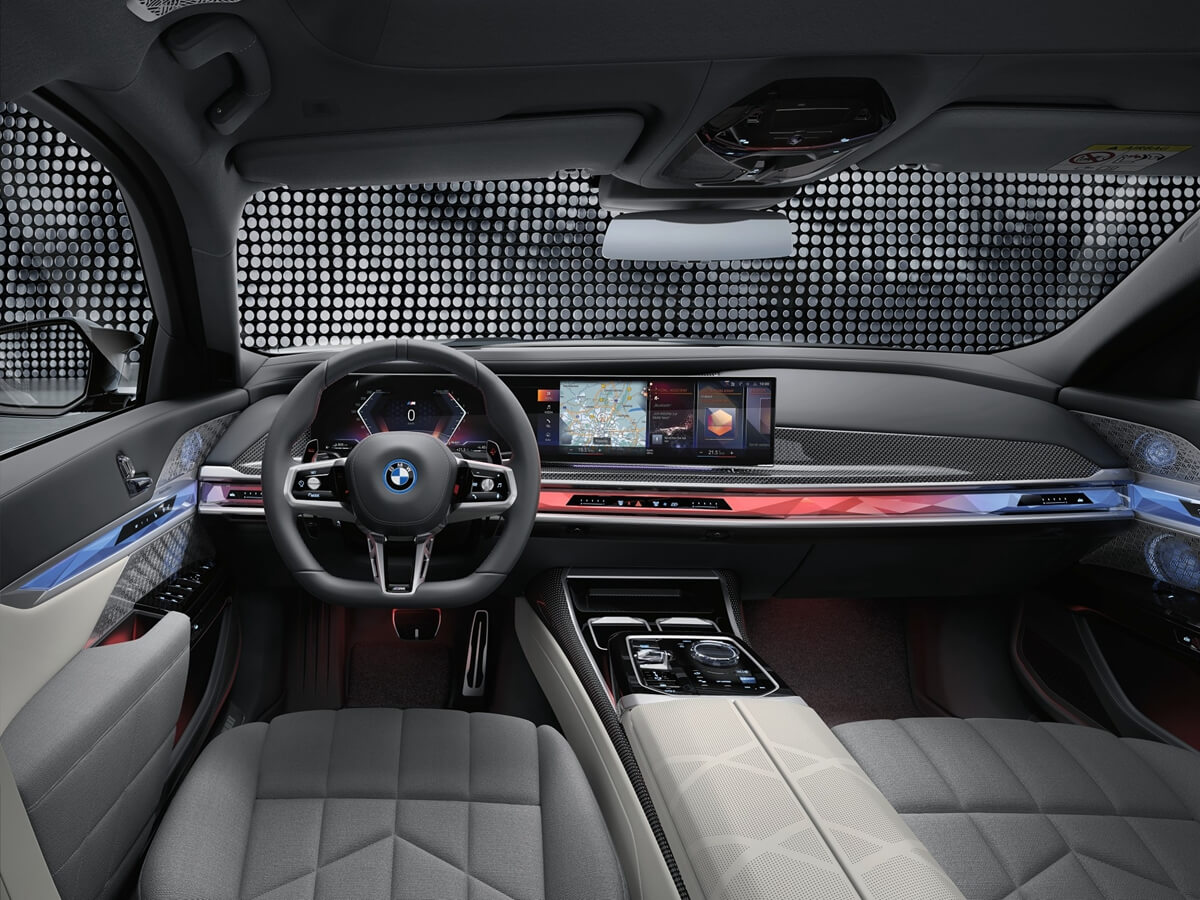 P90458839_lowRes_the-new-bmw-m760e-xd.jpg