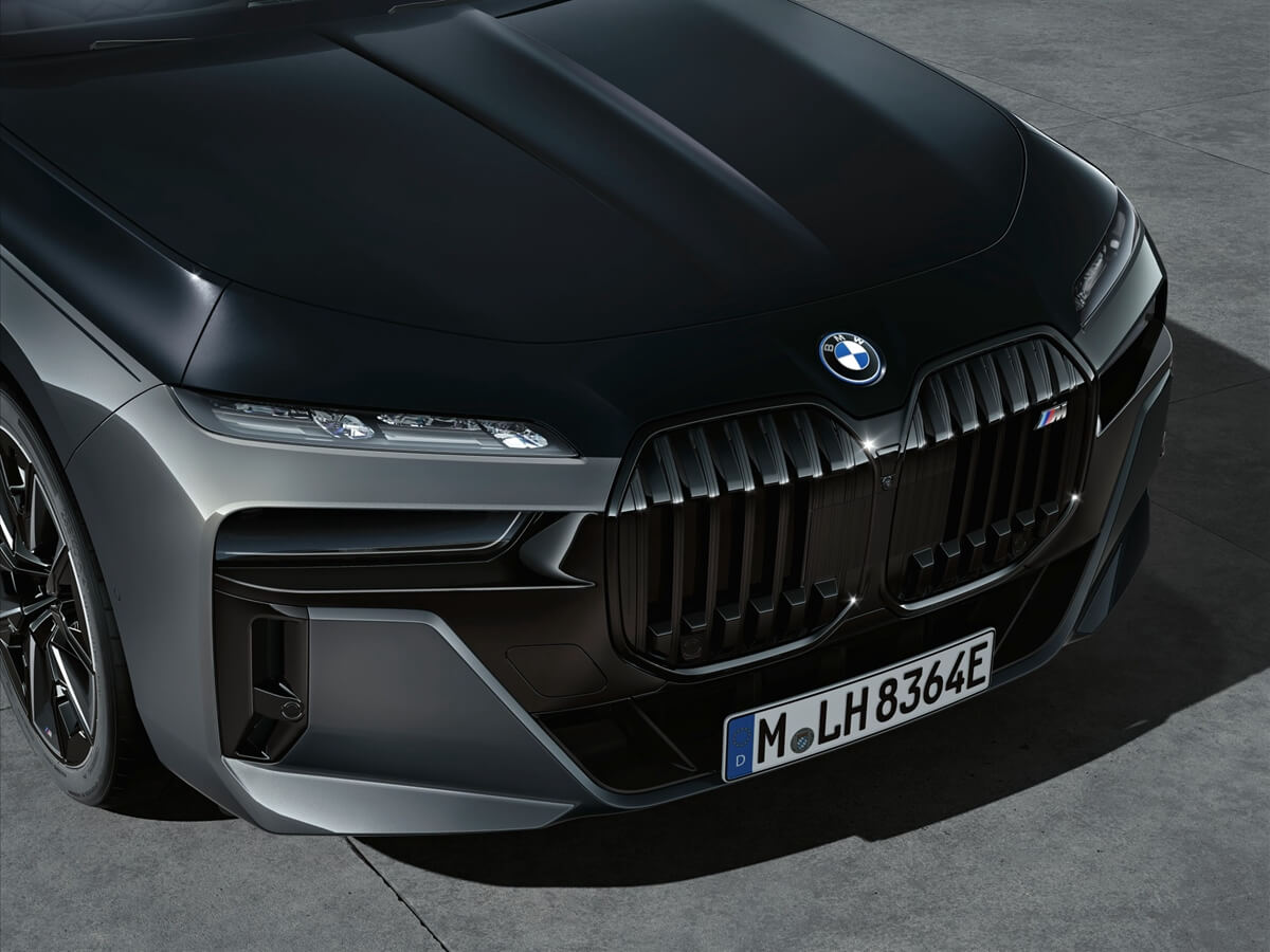 P90458843_lowRes_the-new-bmw-m760e-xd.jpg