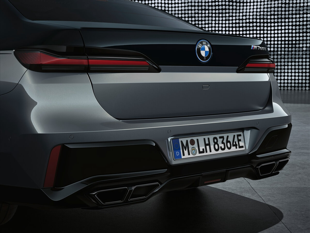 P90458844_lowRes_the-new-bmw-m760e-xd.jpg