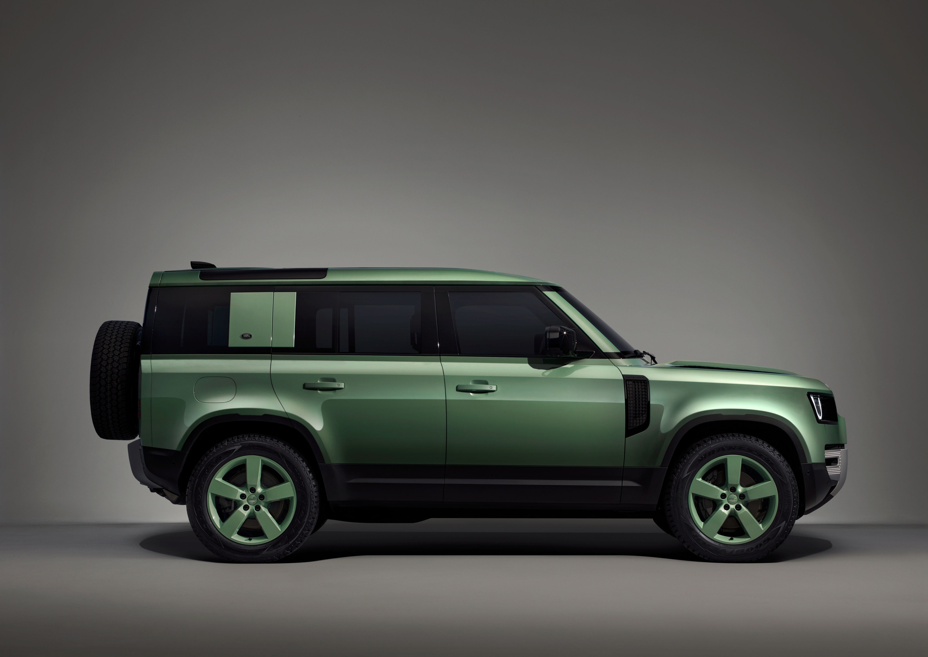 向經典致敬 Land Rover DEFENDER 90/110 75TH LIMITED EDITION 限量推出 - CarStuff 人車事