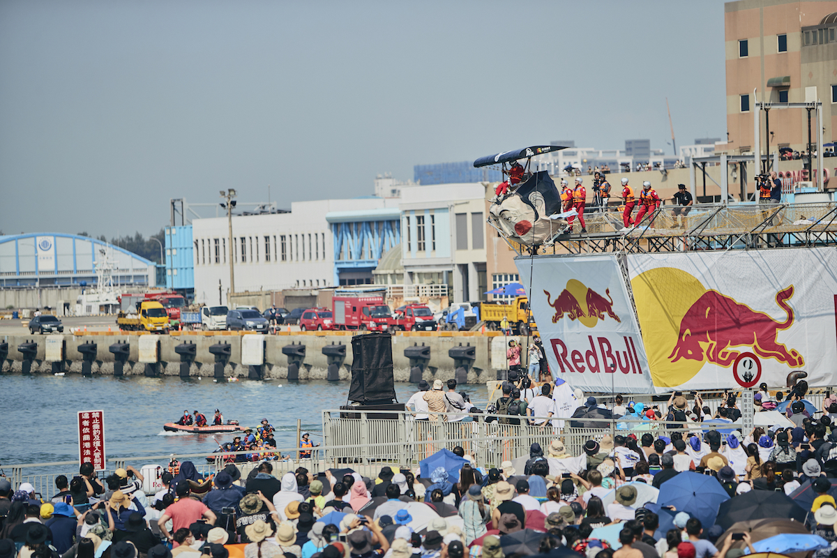 Red Bull飛行日參賽隊伍創意十足，連媽祖頭像都成了飛行器飛出台中港.jpg