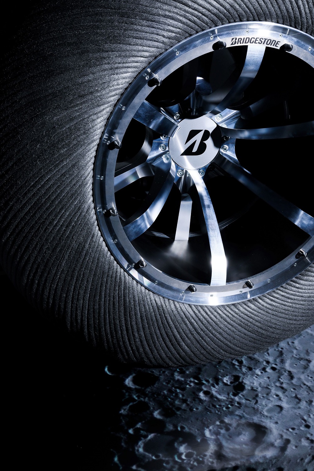 在太空極端地形和氣候下，日本普利司通提供月球地形車輪胎的卓越功能和安全。(照片提供_日本普利司通).jpg