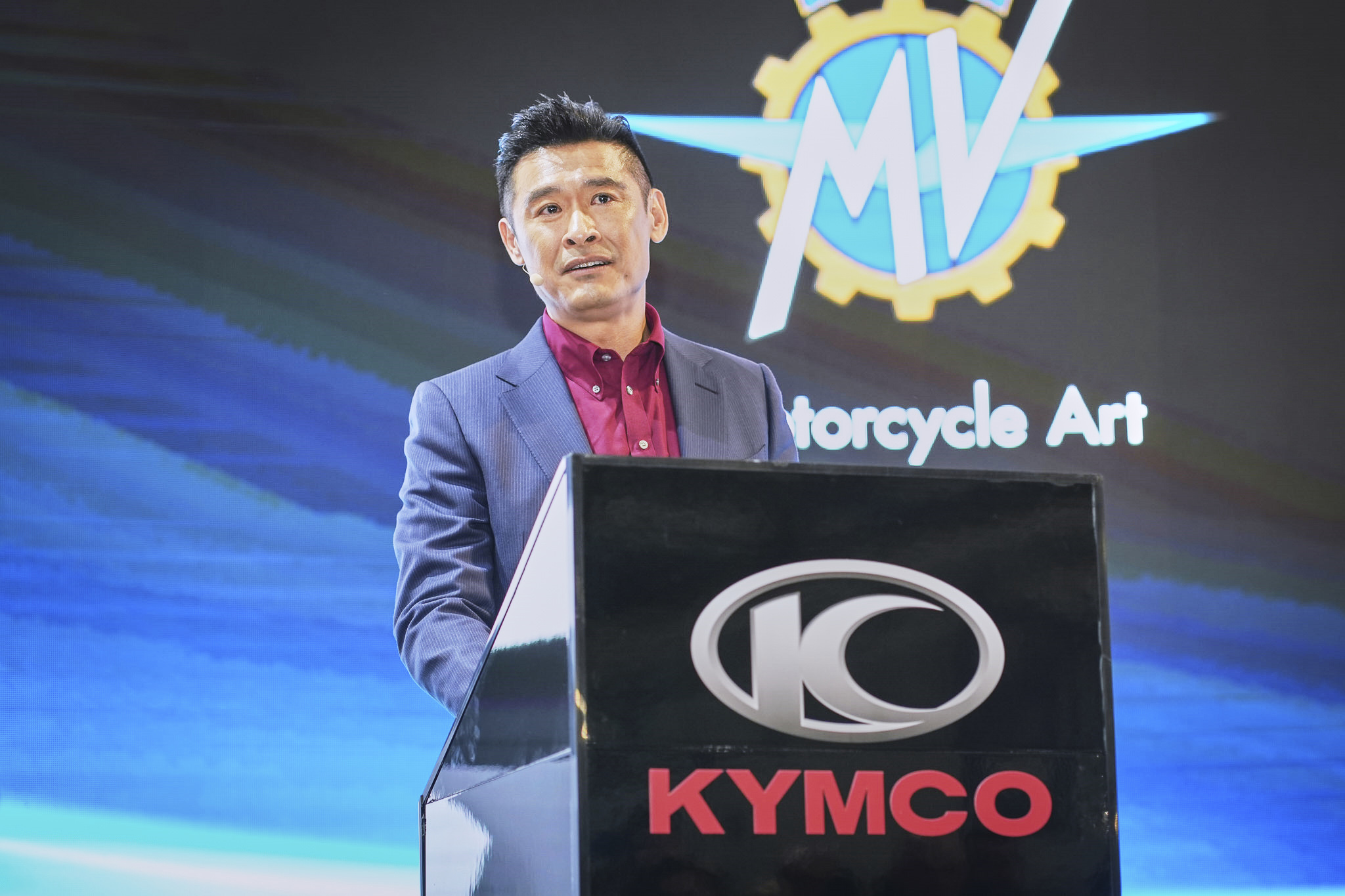 1. KYMCO持續拓展海外市場，柯勝峯董事長親赴米蘭車展揭示全新版本的 KYMCO SuperNEX與RevoNEX，更正式宣佈與 MV Agusta 展開策略夥伴關係，開啟Ionex車能網全球發展新時代。.jpg