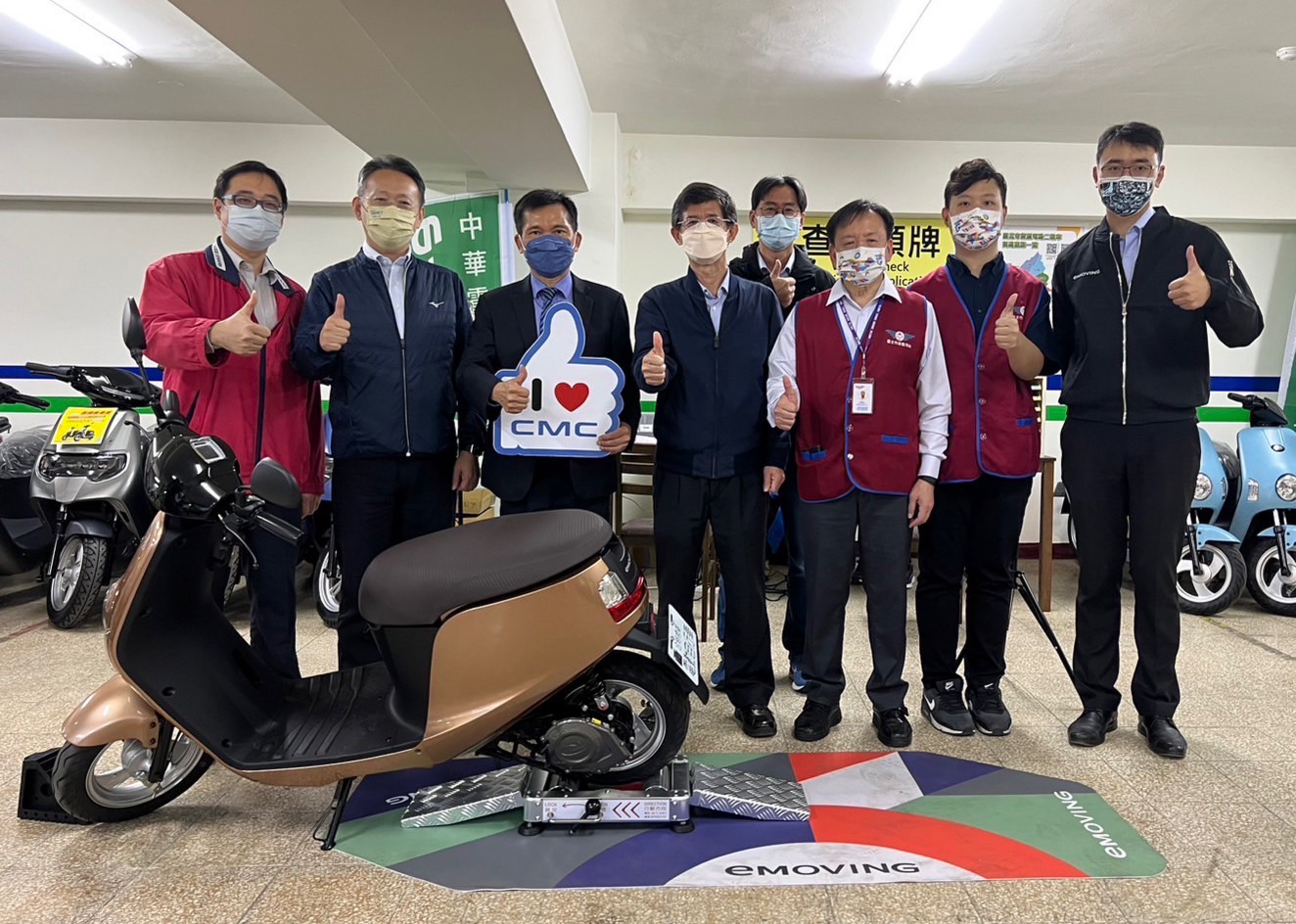 公路總局、台北監理所及中華eMOVING共同協助微型電動二輪車新舊車主領牌.jpg