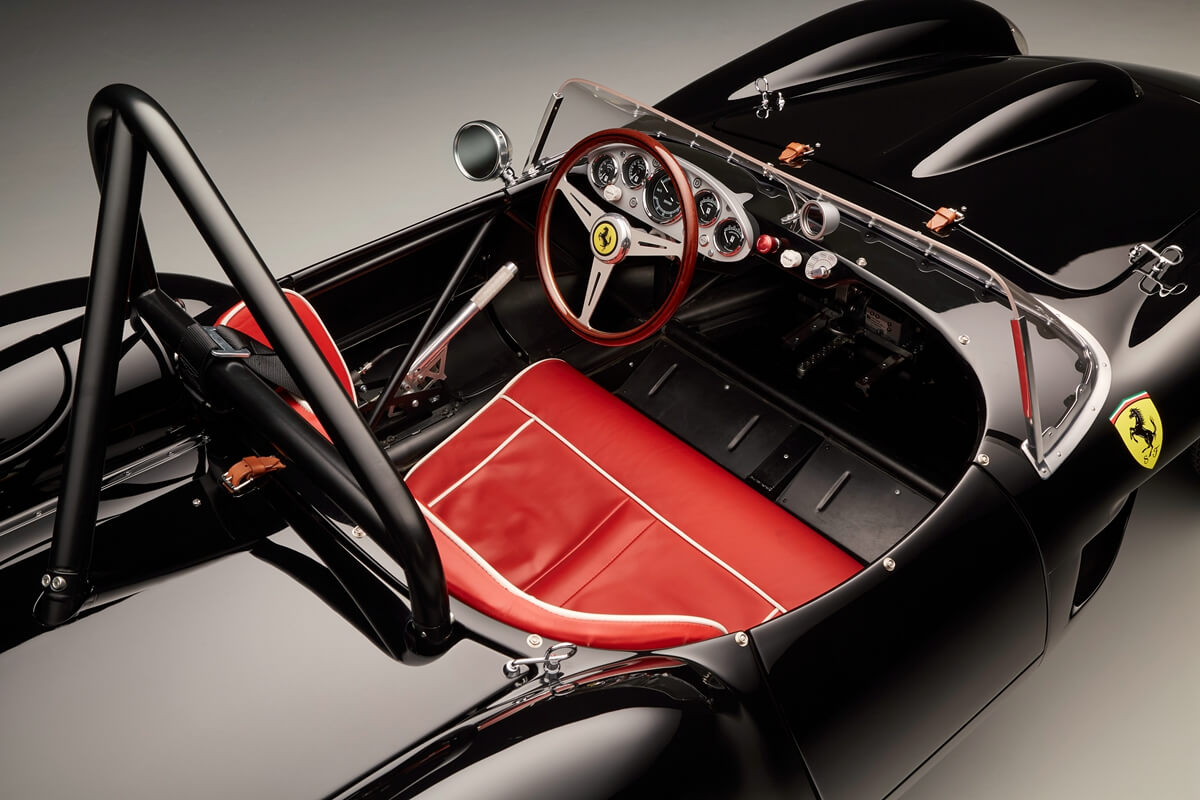Ferrari_trackpack_interior1_withoutcover.jpg