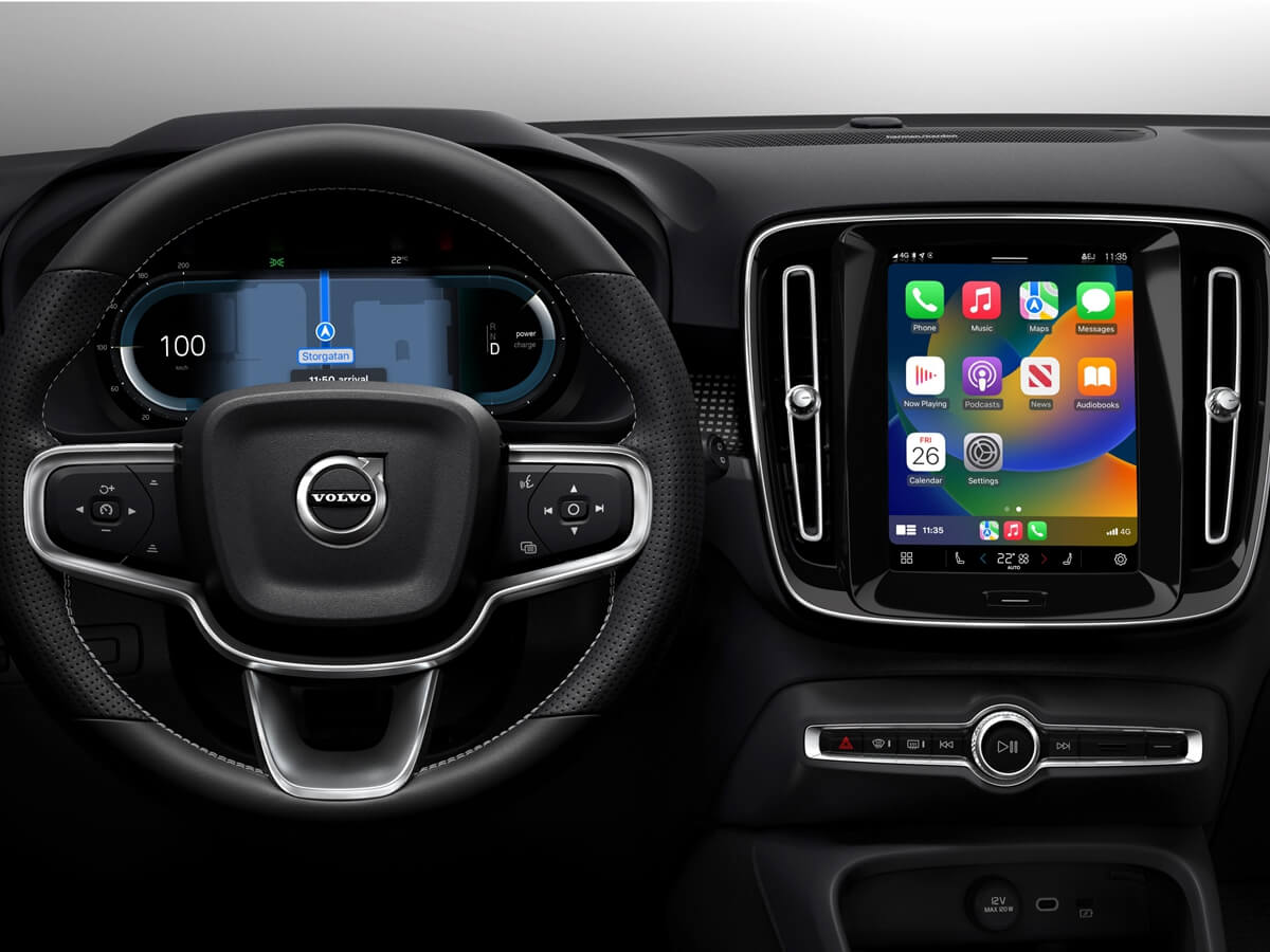 313120_Volvo_XC40_Recharge_-_Navigation_on_driver_display_with_Apple_CarPlay_home.jpg