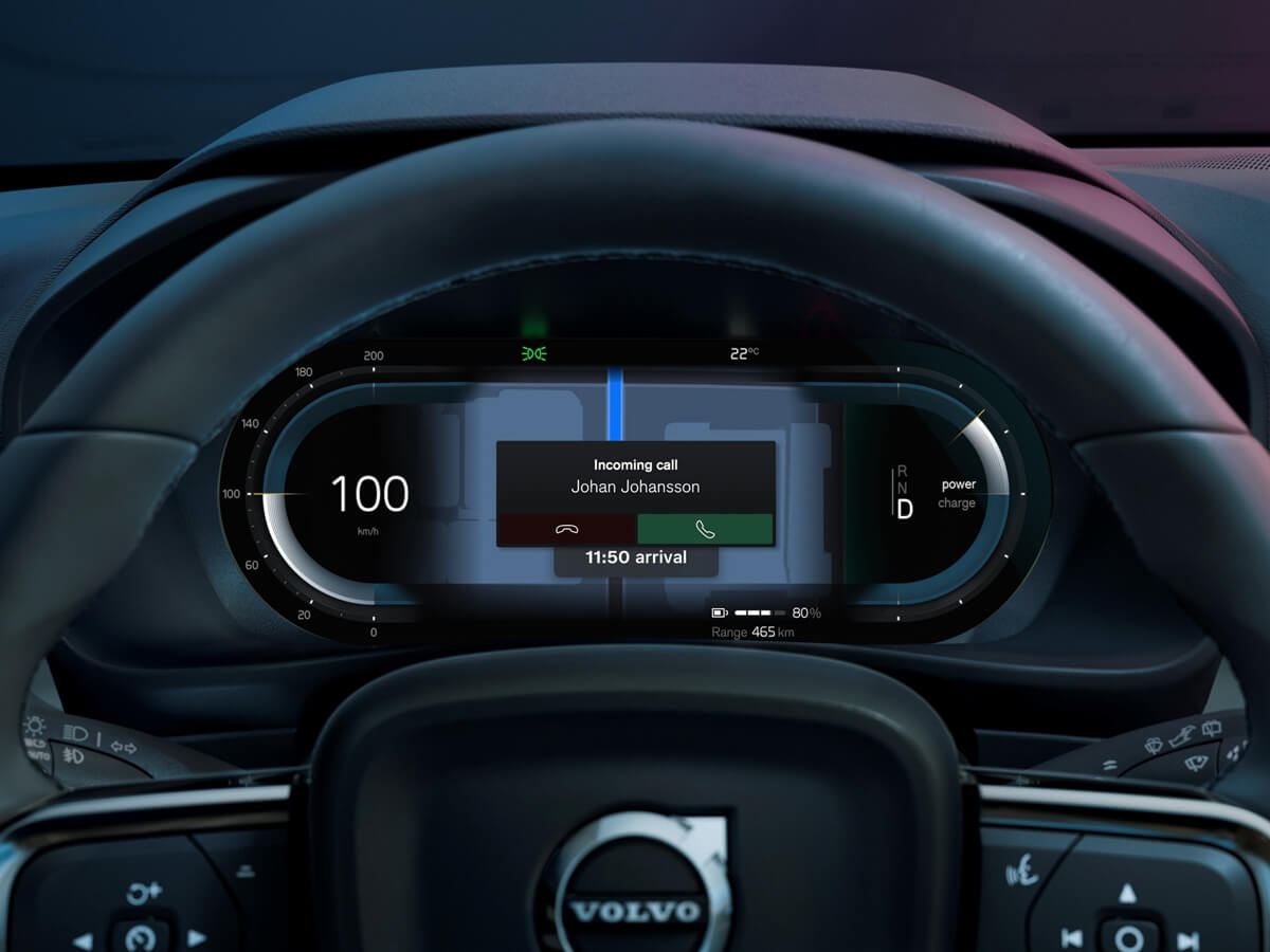 313121_Volvo_C40_Recharge_-_Incoming_call_on_driver_display_with_Apple_CarPlay.jpg