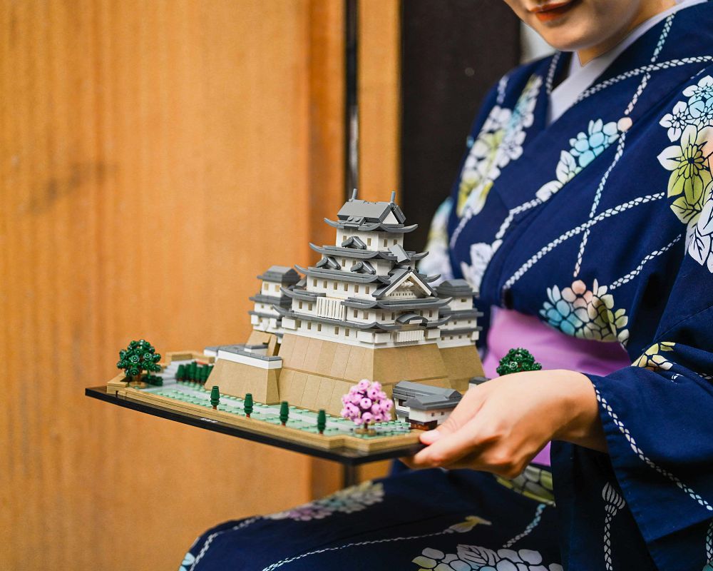 「21060姬路城」盒組將世界文化遺產姬路城重現，讓玩家彷彿置身於日本古城的壯麗美景中.jpg