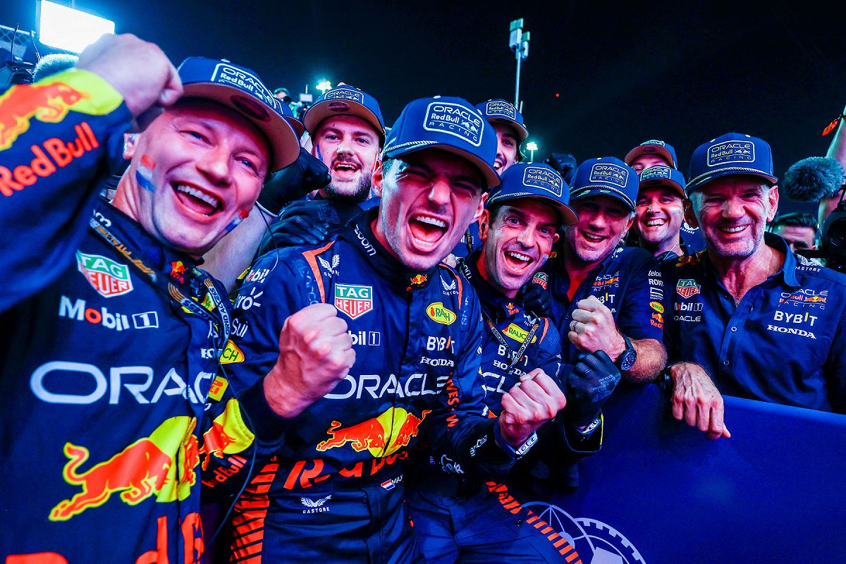 圖5_2023年F1卡達站衝刺賽，Red Bull車隊慶祝荷蘭籍車手Max Verstappen 三度蟬聯世界冠軍佳績（Red Bull提供）.jpg