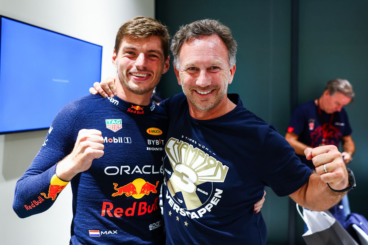 圖6_Max Verstappen與Red Bull車隊負責人Christian Horner一同歡呼Verstappen贏得三連霸.jpg