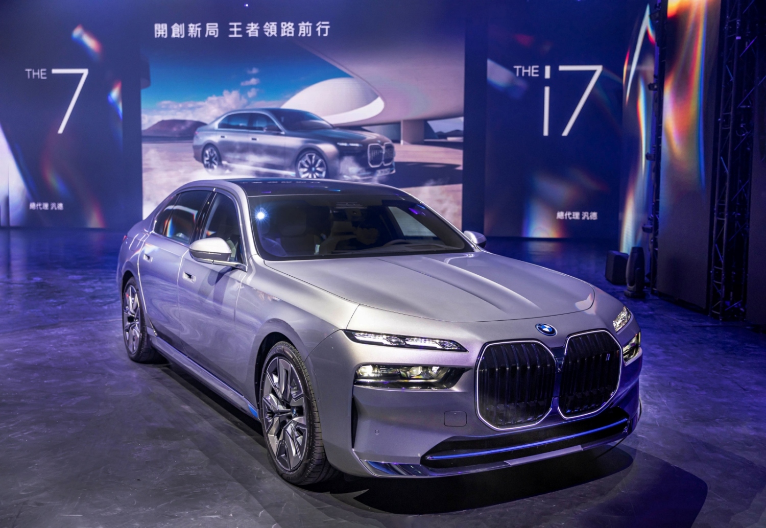 [新聞照片二] 全新BMW i7豪華純電旗艦以卓越大器的前衛外型設計、氣宇非凡的車身輪廓、獨步車壇的未來座艙科技與睥睨對手的尊爵豪華，獲得眾多層峰級消費者的青睞.jpg