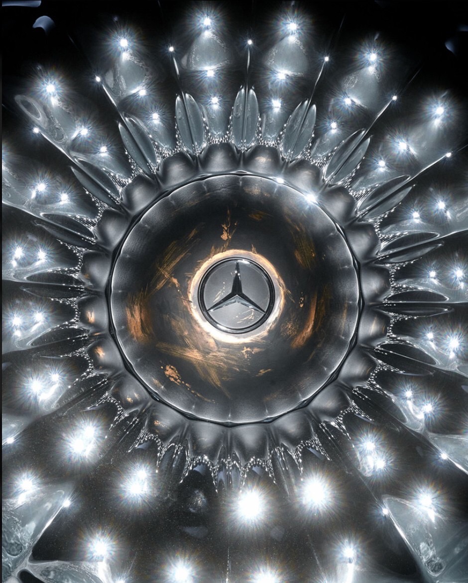 圖五_結合卓越設計與經典傳統的創作靈感，彰顯 Mercedes-Benz 對時尚與文化不凡的全新解讀.jpg