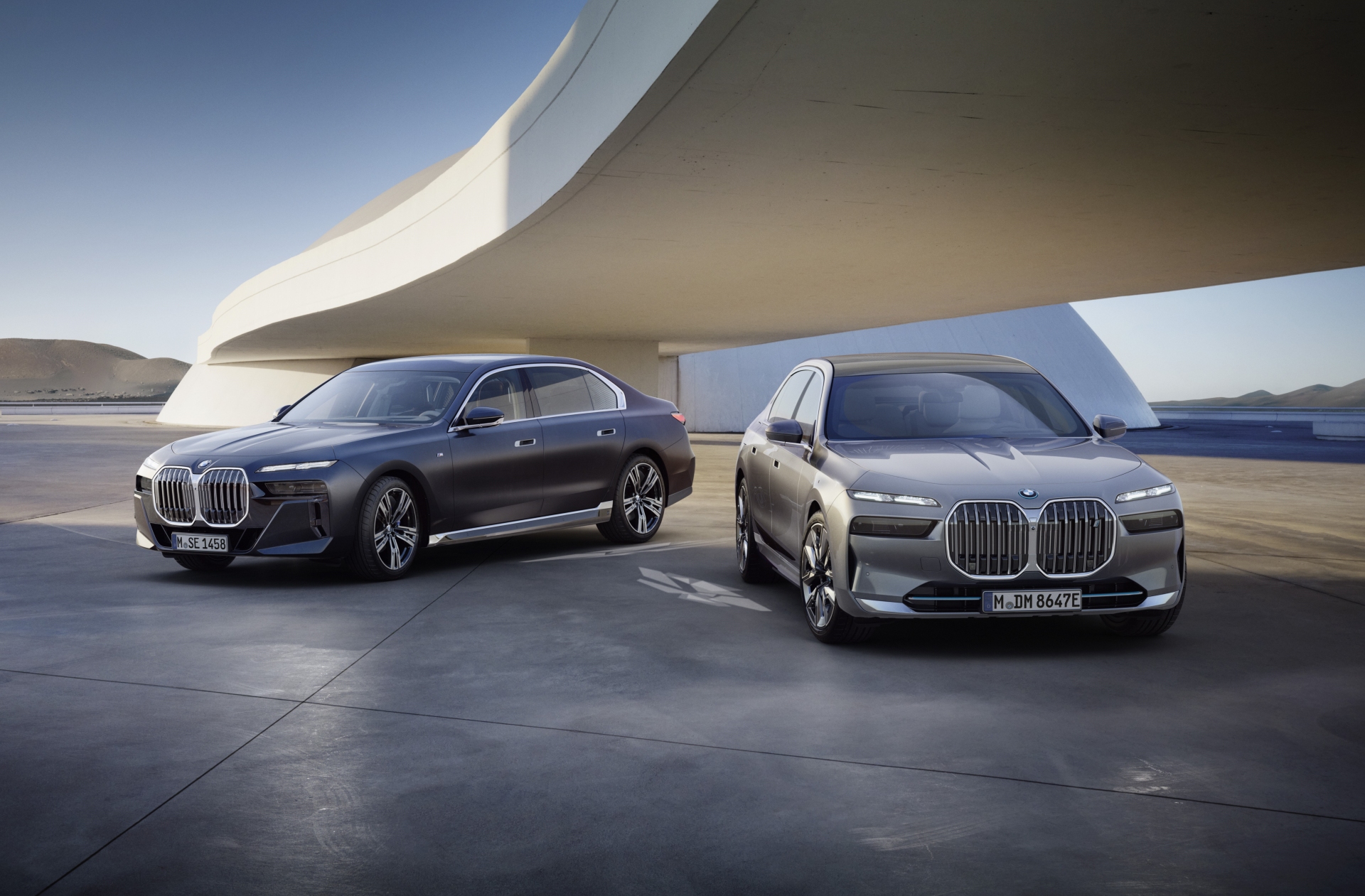 [新聞照片二] 全新世代BMW 7系列前衛超凡的外型、跨世代顛覆過往的科技結晶以及同級對手中絕無僅有的BMW i7純電豪華旗艦，更受到層峰消費者的喜愛.jpg