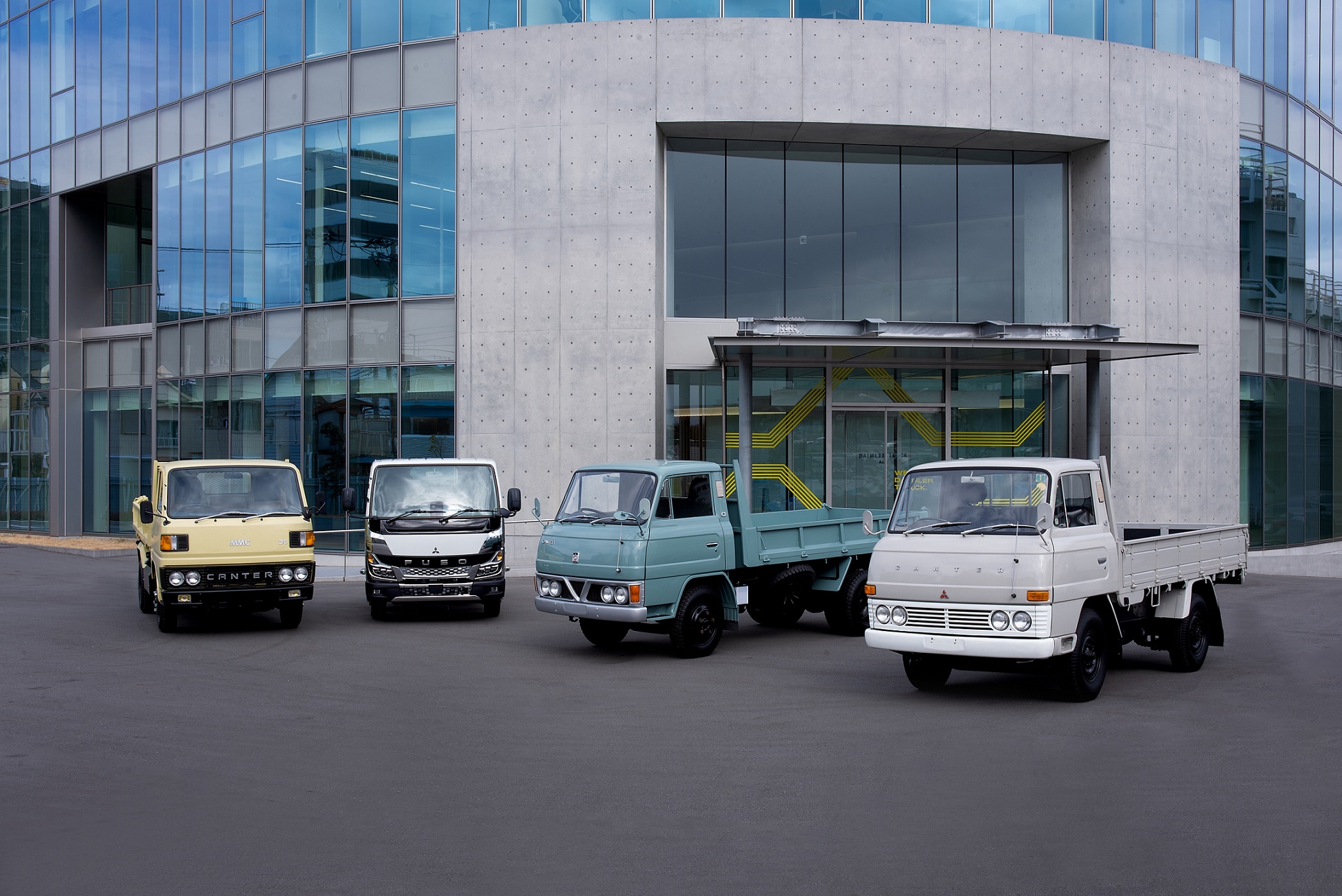 堅持與時俱進的Canter，60年一路走來已讓「堅達」兩字成為台灣小型商用車的代名詞，成為商用車界傳奇英雄，陪伴頭家及車主一起轉動台灣經濟（圖由DTAT提供）.jpg