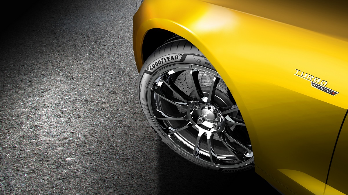 【圖說】雨戰實力方面，Eagle F1 Asymmetric 6仰賴濕地貼合Pro科技，於輪胎外層採用新型態橡膠化合物配方，增加輪胎踏面與路面的微細接觸面積面積，使輪胎更加緊密貼地。.jpg