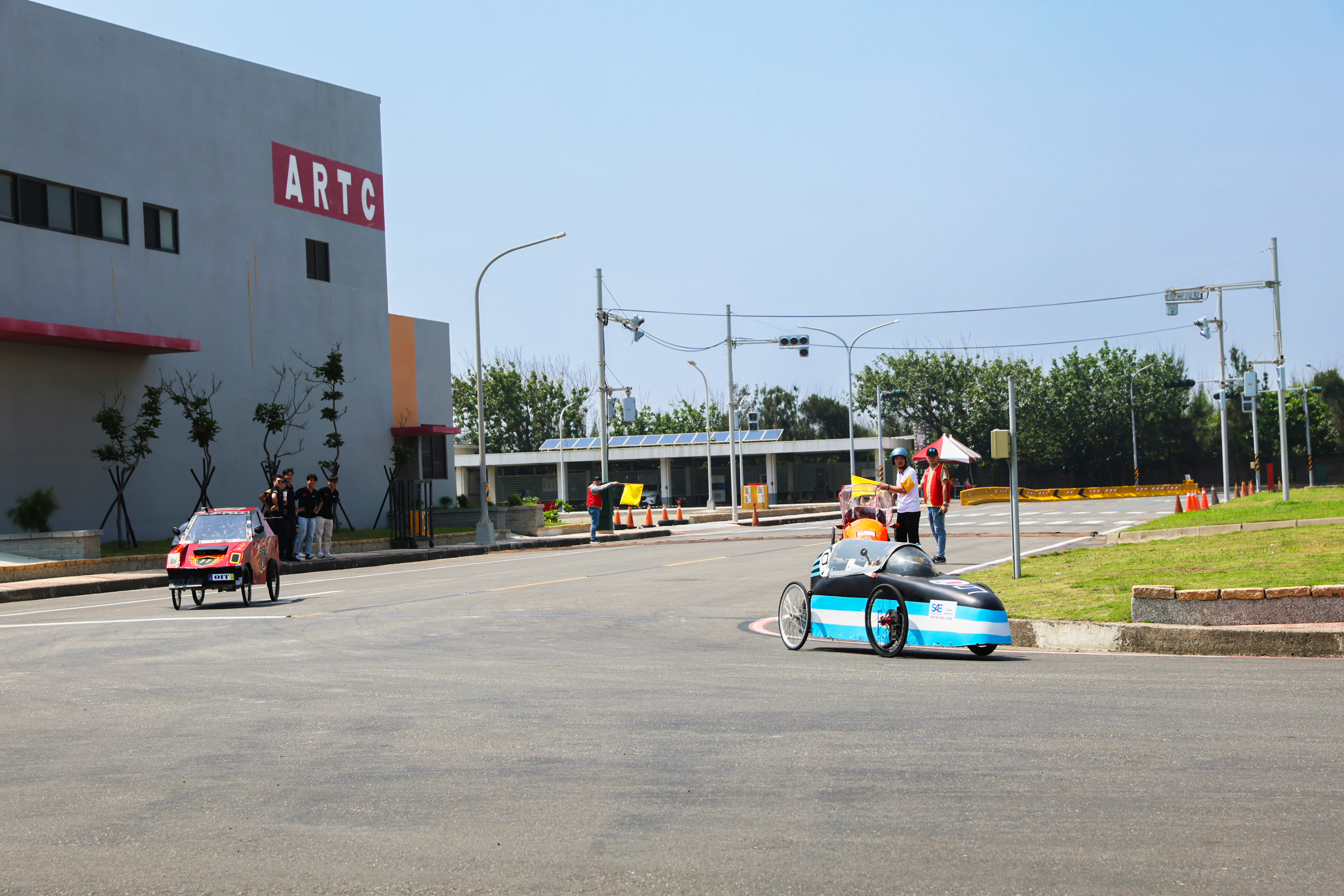 學生們親手打造的專屬車輛挑戰ARTC廠區賽道全力奔馳.JPG