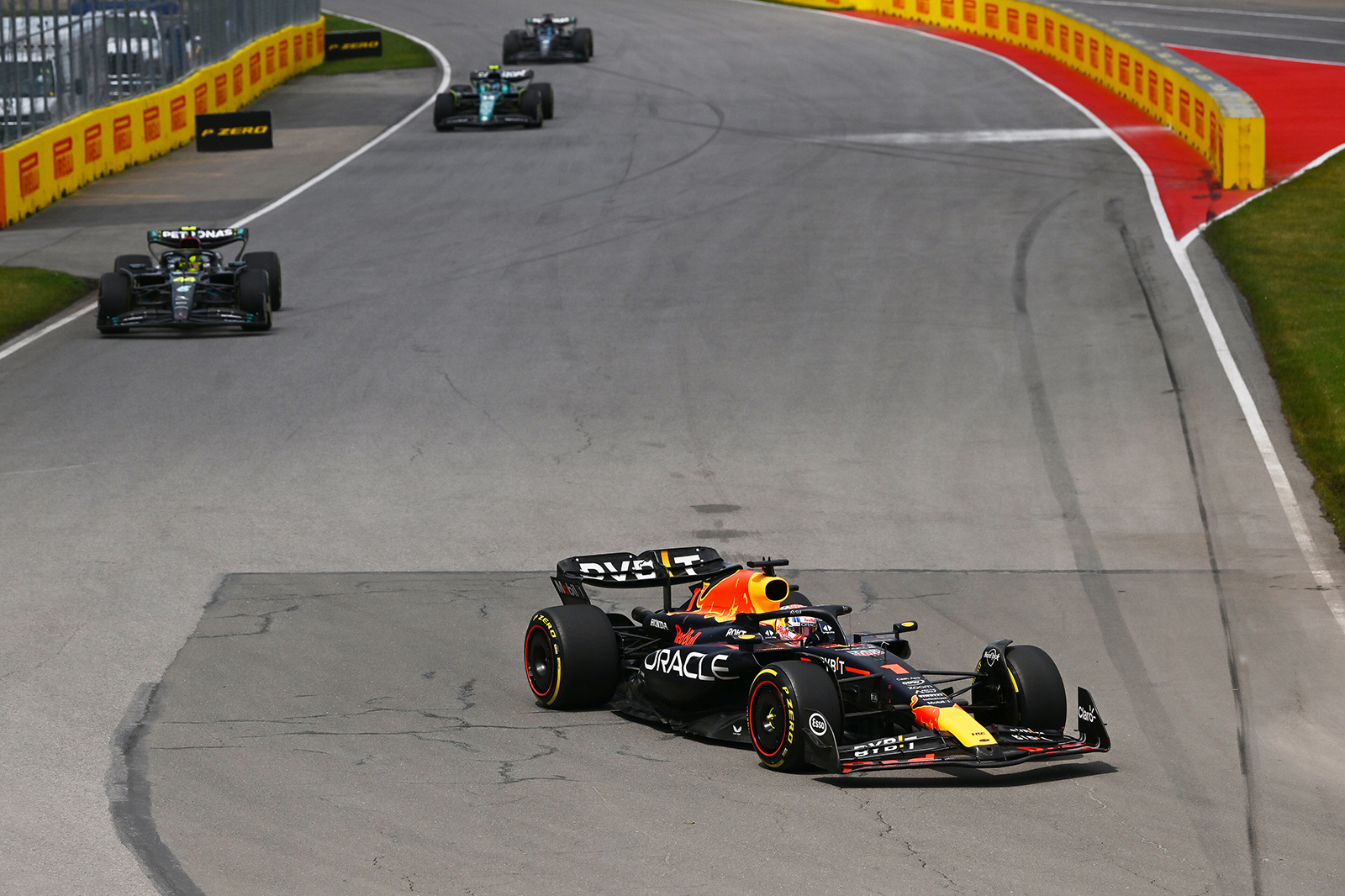 圖3：Max Verstappen在F1加拿大大獎賽駕駛RB19賽車，以9.57秒領先第二名，奪下本場大賽冠軍。（照片提供：Red Bull）.jpg