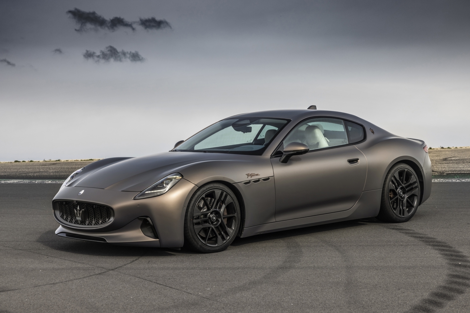 13_參展陣容還有全新 GranTurismo Folgore，讓現場與會者得以近距離欣賞 Maserati 首款純電車型.jpg