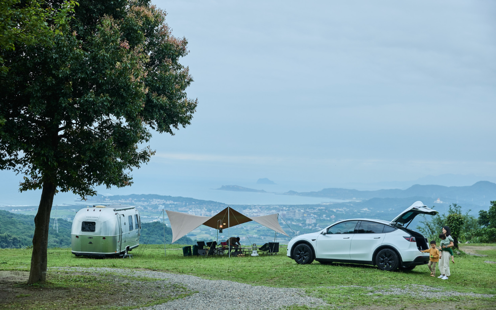 熱門休旅車款 Model Y 與 Model X 寬敞的車室乘坐與載物空間，是車主旅行露營的最佳首選。.png