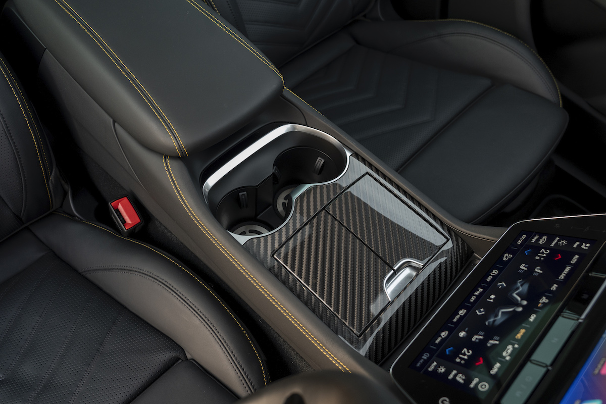 圖5- Maserati Grecale 24年式起特別提供座椅皮革、飾板等內裝選配.jpg