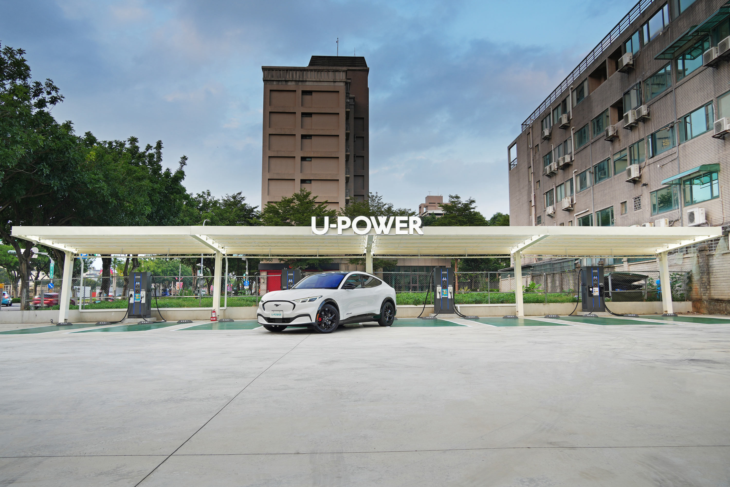 圖2_U-POWER環臺超高速充電網路深受業界肯定，U-POWER與福特六和正式宣布攜手合作.JPG