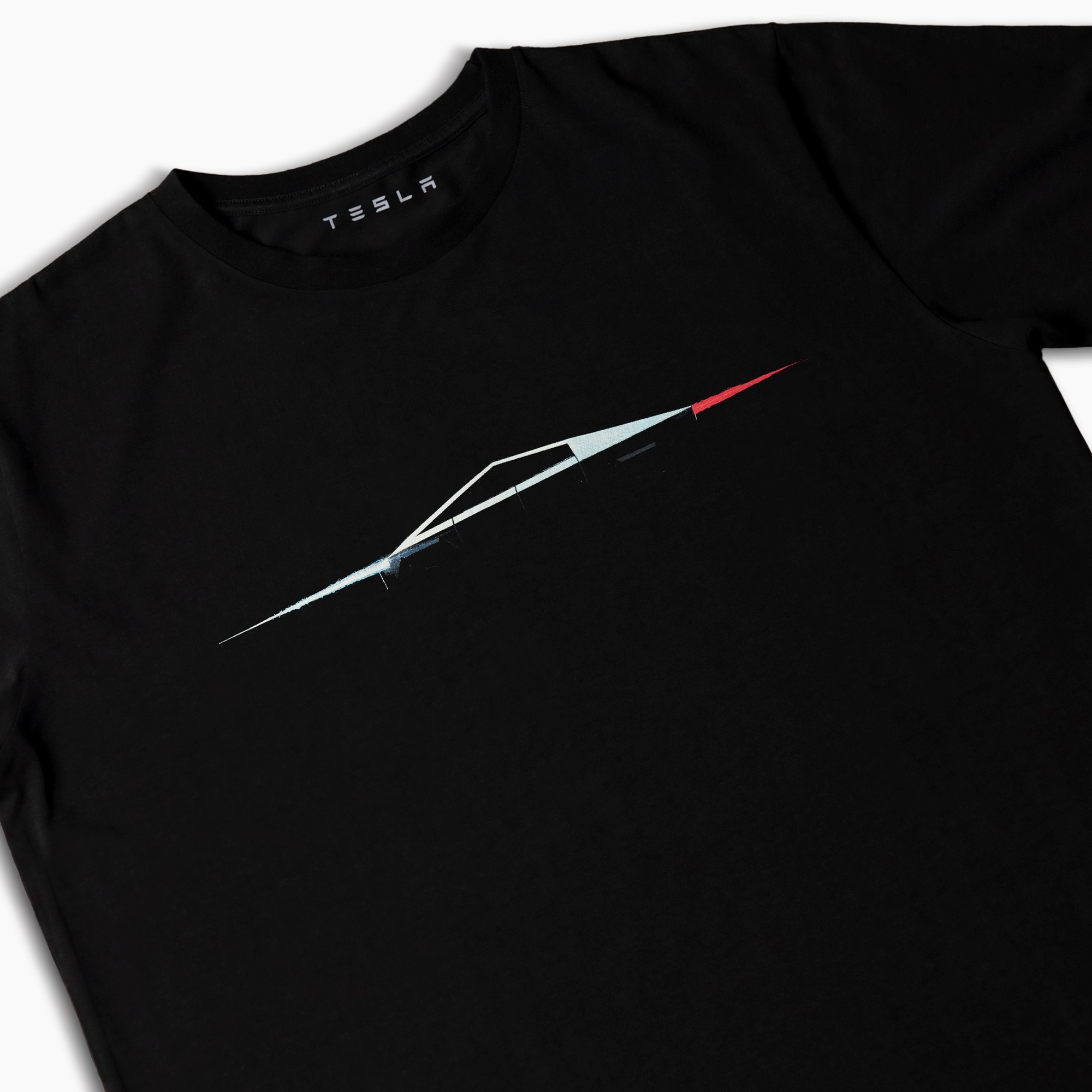 圖說： Cybertruck Horizon T 恤以鐳射光頭燈為設計靈感，正面印有發光的 Cybertruck 剪影。.jpg