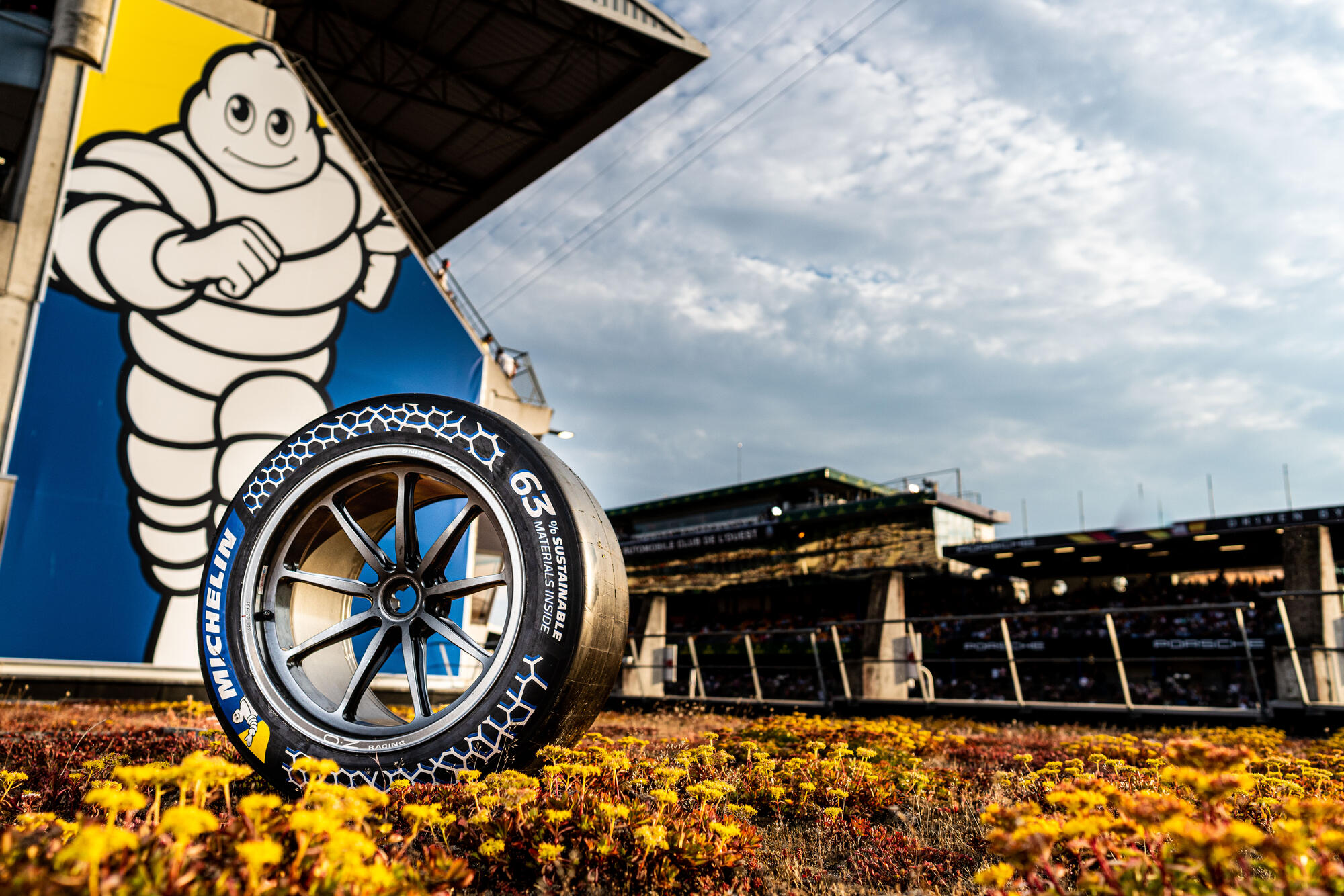 (圖1)米其林在「利曼24小時耐力賽」100周年首度亮相的驚人成就 − 63%可持續材料輪胎，完美體現了米其林輪胎在創新技術與永續發展上的耕耘。.jpg