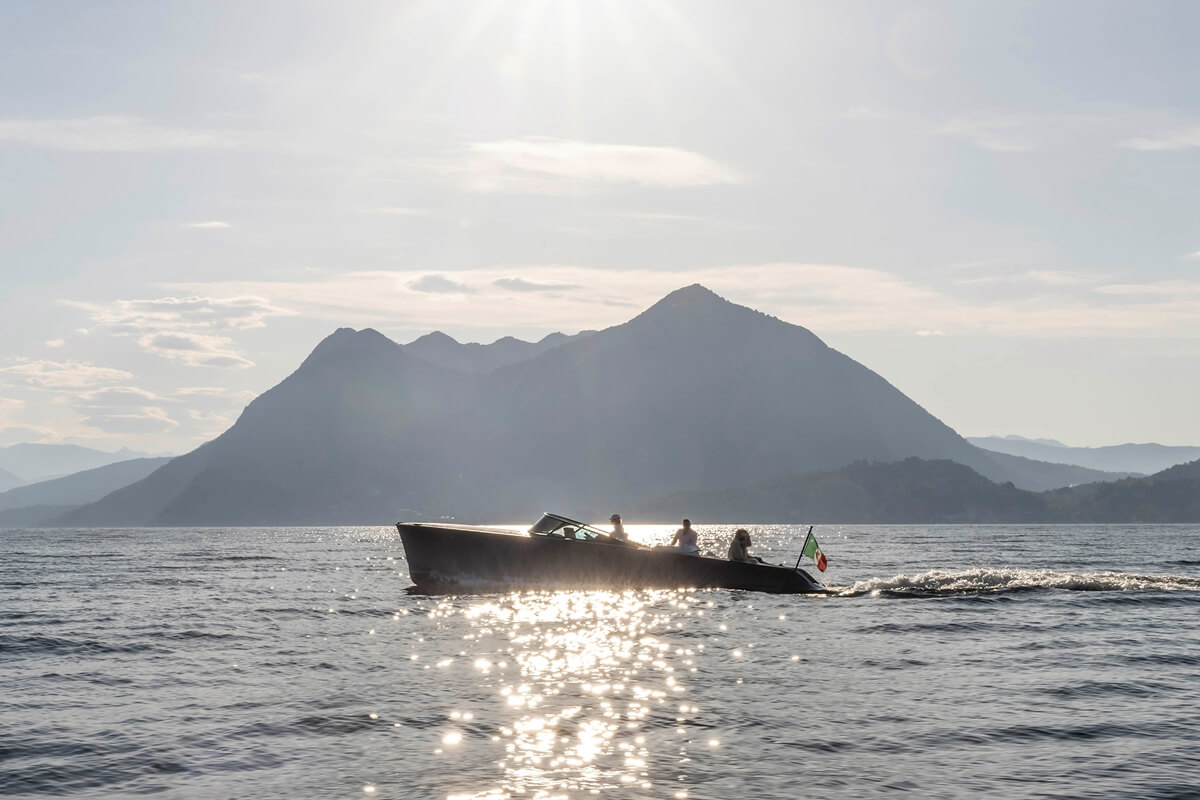 MaseratiTRIDENTEluxuryall-electricpowerboatatLakeMaggiore(2).jpg