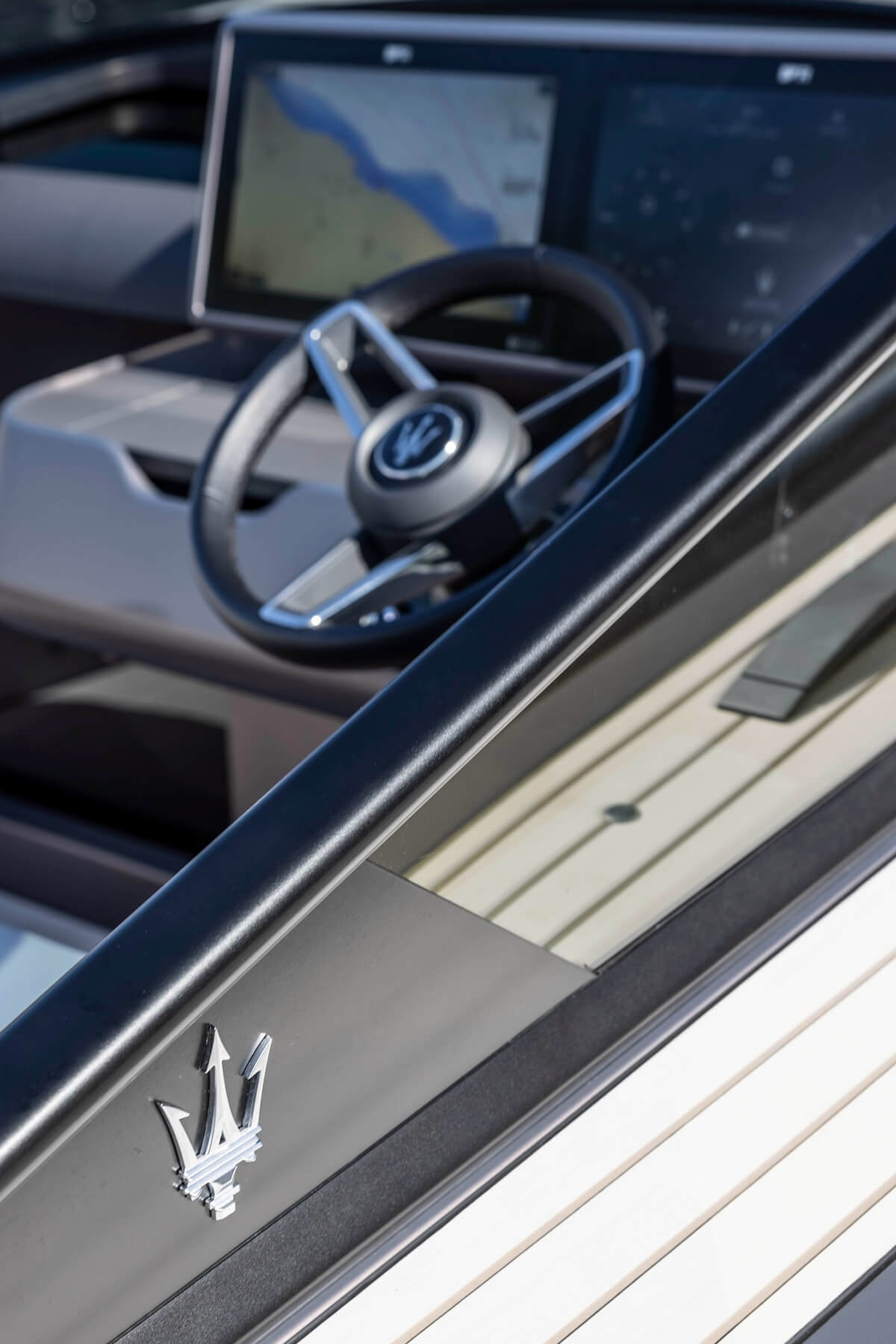 MaseratiTRIDENTEluxuryall-electricpowerboatatLakeMaggiore(5).jpg