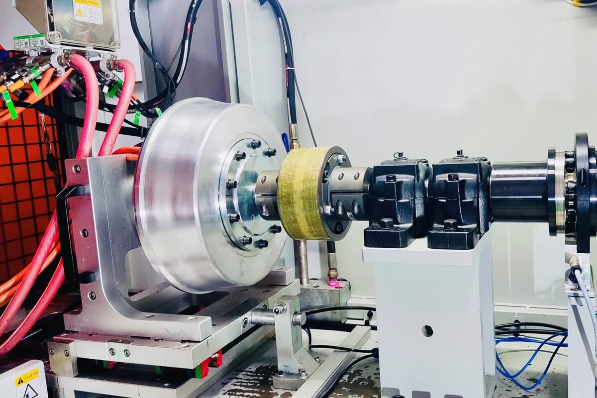 1.ProteanElectricGeneration5in-wheelmotorondyno.jpg