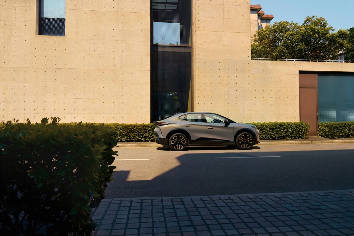 DB2024AU01375_medium.jpg