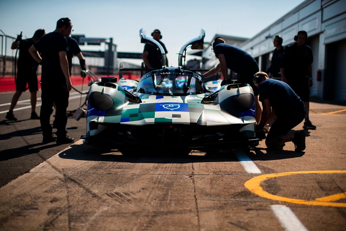 AstonMartinValkyrieAMR-LMH_Testing_02.jpg