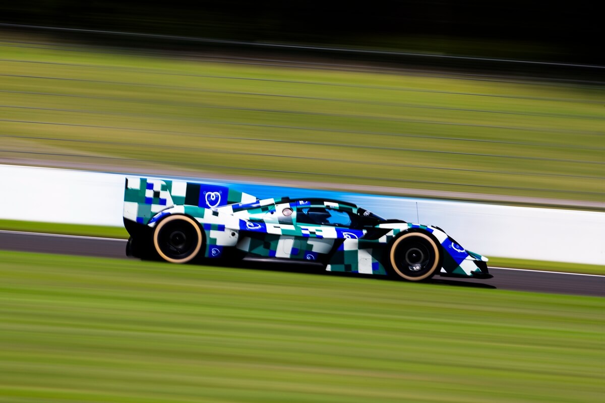 AstonMartinValkyrieAMR-LMH_Testing_03.jpg