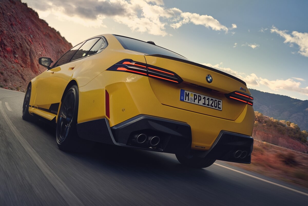 P90562502_lowRes_the-bmw-m-performanc.jpg