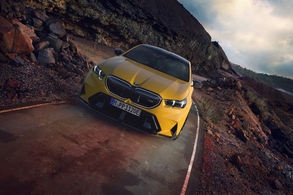 P90562504_lowRes_the-bmw-m-performanc.jpg
