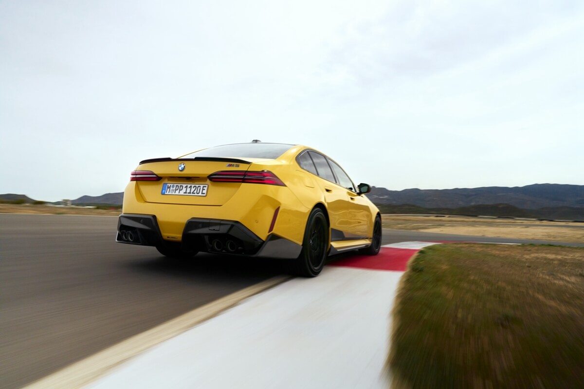 P90562520_lowRes_the-bmw-m-performanc.jpg
