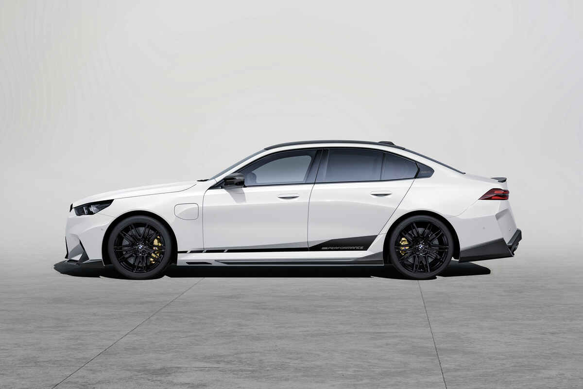 P90562728_highRes_the-bmw-m-performanc.jpg