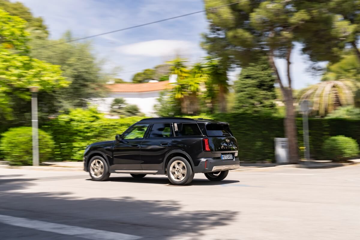 P90554076_highRes_mini-countryman-d-06.jpg