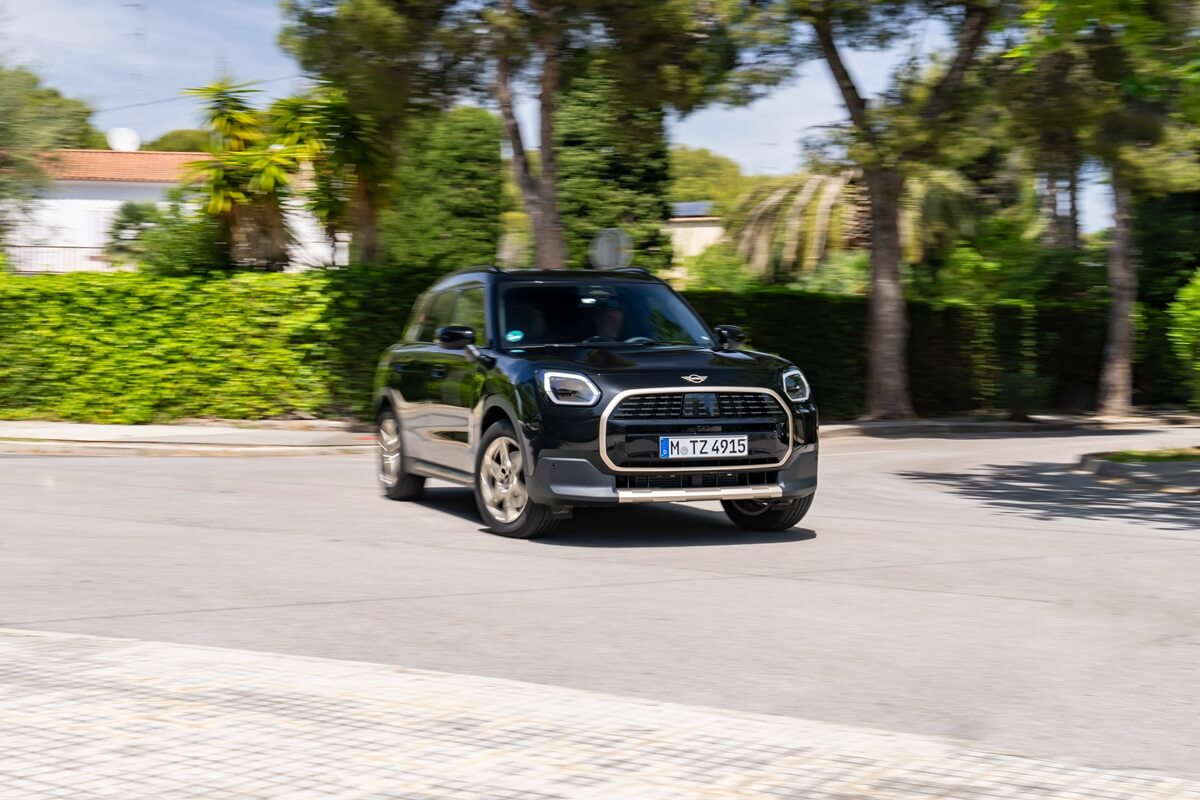 P90554078_highRes_mini-countryman-d-06.jpg