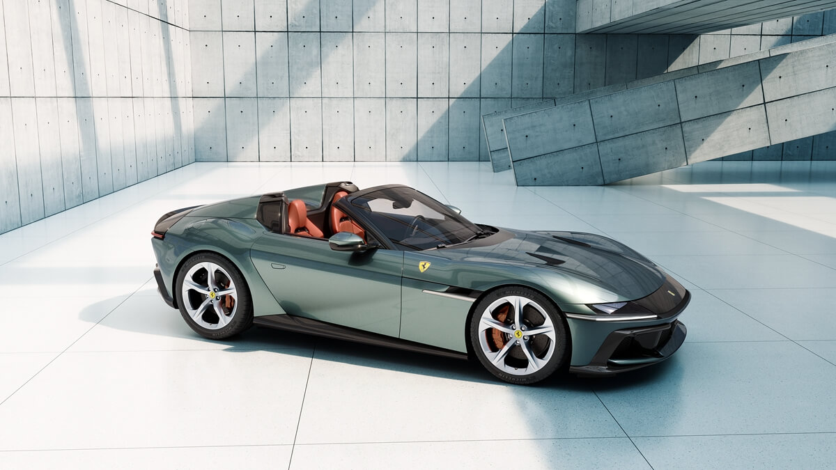 New_Ferrari_V12_ext_01_spider_media.jpg