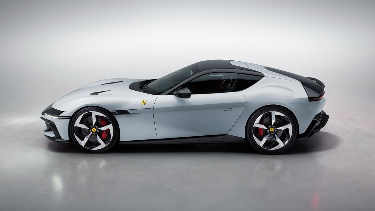 New_Ferrari_V12_ext_02_white_media.jpg