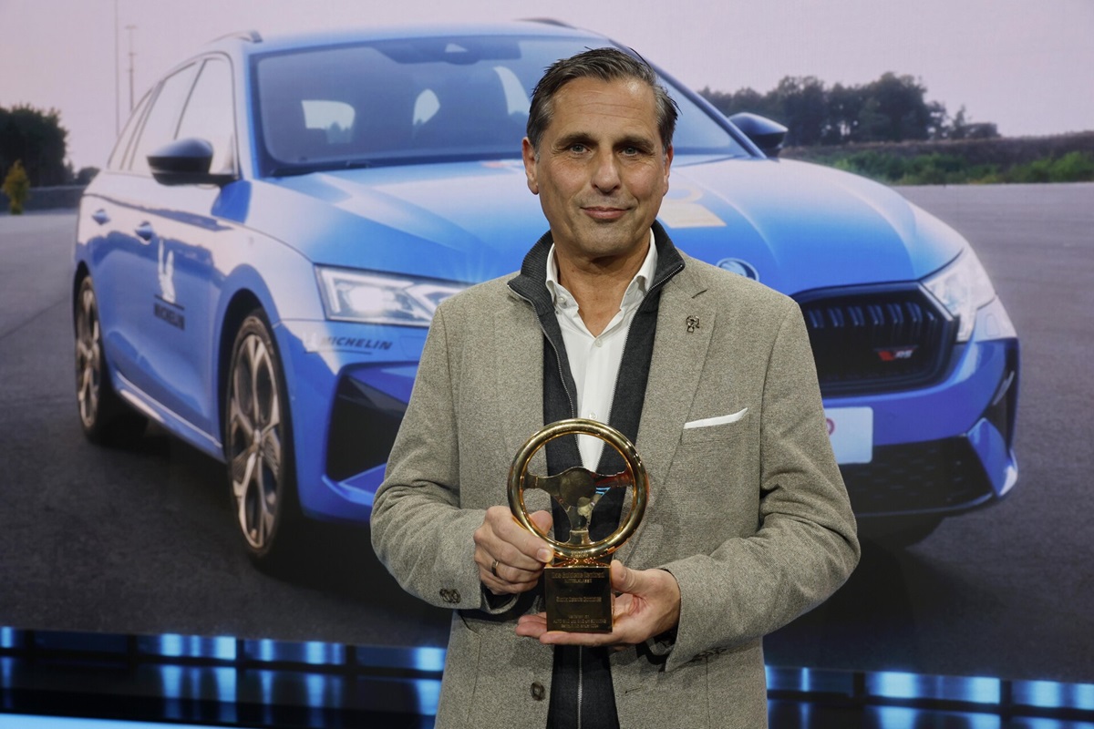 skoda-octavia-combi-rs-wins-prestigious-2024-golden-steering-wheel-award-in-the-mid-sized-car-category-2_2b76bc02-1920x1280.jpg