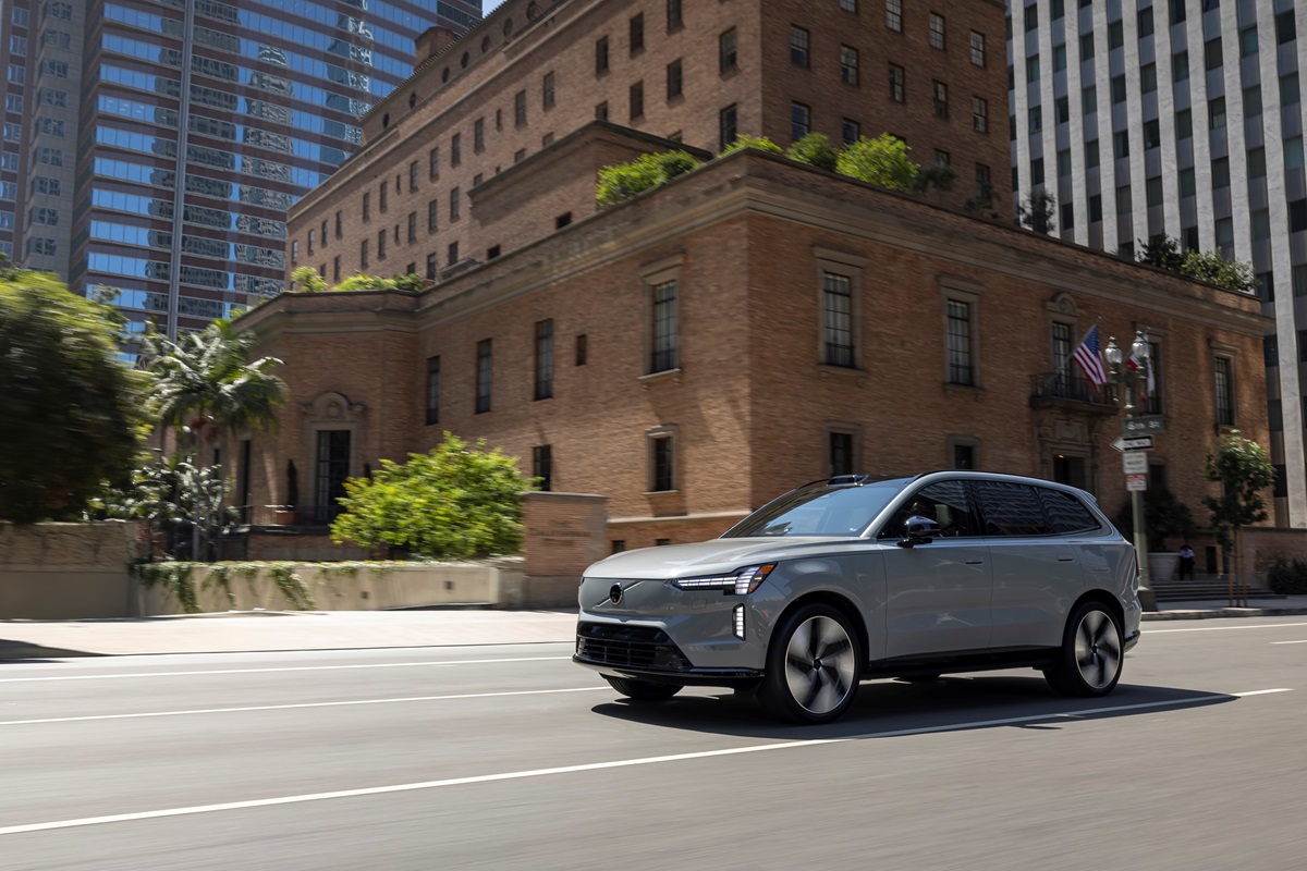 332640_Volvo_EX90_Vapour_Grey_Exterior.jpg